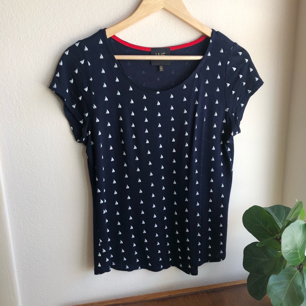 ☆ Adorable Navy Top with White Sailboats ☆